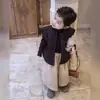Conjunto para Meninas Outono 2025 Novo Estilo Coreano Moda Infantil Conjunto de Três Peças com Colete Floral e Calça de Pernas Largas