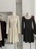 Vestido de Punto Base Omalai para Mujer Otoño e Invierno Nuevo Aspecto Adelgazante Cuello en U Vestido Suéter de Cintura Alta Disparo Real 5806