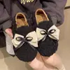 Pantuflas Mullidas con Lazo 2026 para Mujer, Para Usar al Aire Libre, Elegantes Zapatos Nuevos de Algodón Otoño/Invierno, Suela Gruesa, Alto Valor Estético