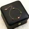 Pulseira Europeia e Americana Mais Vendida Transfronteiriça com Zircônia para Mulheres, Alto Padrão, Luxo Leve, Formato de Coração, Pulseira de Aço Titânio que Não Desbota