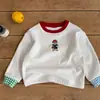 Camiseta interior para niños invierno niños más terciopelo bordado osito marca moderna manga larga camiseta color block terciopelo alemán capa interior
