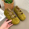 Novos sapatos Mary Jane estilo francês retrô para outono e inverno, que aumentam a altura para mulheres, sapatos rasos slip-on 2026, sapatos de sola grossa estilo saia