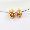 Colgante pequeño con forma de corazón de melocotón y incrustaciones huecas de oro y arena de imitación de ojo de libélula antiguo, accesorio para colgante de fresa DIY