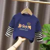 Camiseta de Algodão Puro de Manga Longa Infantil para Primavera e Outono, Nova Camiseta Estilosa com Desenho para Meninos, Camiseta Tendência Versátil para Bebês Meninos