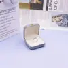 Caja de joyería flocked gris claro transfronteriza con hebilla dorada para anillos, aretes, colgantes y collares; caja organizadora de joyería