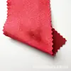 Tejido de satén elástico, grueso y brillante con una caída suave, que presenta un efecto reluciente de seda artificial, adecuado para disfraces de baile y ropa formal.