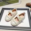 Sapatos de Princesa Moda Infantil Sapatos Infantis Outono 2025 Novos Sapatos Pequenos de Couro Menina Prata Sapatos Mary Jane Simples para Meninas