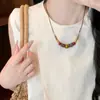 Nuevo collar colgante de madera geométrico estilo chino para mujer, nuevo modelo 2026, cadena para el cuello de lujo ligero, accesorio largo estilo old money