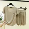 Conjunto de dos piezas de camiseta de manga corta con cuello redondo, bolsillos y modal, y shorts de cintura alta con volantes y cordón, ropa de estar por casa ligera de talla grande