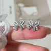 Pendientes Elegantes de Lazo con Perlas y Diamantes Dulces de Nicho para Mujer Pendientes de Aguja de Plata S925 Diseño Personalizado Pendientes de Estilo Occidental