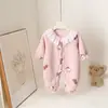 Nuevo Pelele Lindo de Vellón de Coral para Bebé Niña para Primavera y Otoño con Cuello de Encaje y Estampado de Dibujos Animados