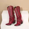Botas de Comércio Exterior da Amazon Femininas Bico Fino Europeias e Americanas Botas de Couro com Rebites Altos Zíper Lateral Botas da Moda com Franjas Sapatos Femininos de Salto Médio
