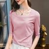 2026 Novo Estilo Camiseta Feminina Slim Fit de Manga Média com Decote U, Top Base de Malha 1688