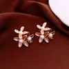 Brincos de Flor de Pérola com Agulha de Prata Banhados a Ouro Real 18K, Brincos Simples e Versáteis Estilo Commuter, Brincos Modernos e Doces para Mulheres