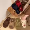 Pantuflas de mujer de estilo francés con suela plana y forro de pelo, nuevas zapatillas de algodón de lujo de alta gama para otoño e invierno 2026, ideales para el hogar y el exterior.
