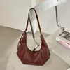 Bolso de mujer de alta gama, gran capacidad, nuevo estilo 2026, moderno, otoño/invierno, retro, diseño de nicho, bolso cruzado, para el trabajo, bolso tipo dumpling