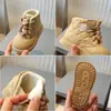 Botas de niña con forro de polar invierno nuevas botas cortas para niños Botas de algodón con velcro para mujer botines de algodón para niñas pequeñas zapatos de algodón para bebés niñas