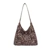 Bolso Tote de Moda con Estampado de Leopardo 2025 Otoño e Invierno Nuevo Bolso de Hombro para Desplazamientos de Gran Capacidad Bolso de Mujer Retro Trendy