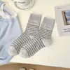 Calcetines Nuevos de Mujer Estilo Coreano, Calcetines de Raya de Media Caña Estilo Mori, Transpirables Modelo Nuevo Primavera-Verano, Zapatos Birkenstock, Calcetines Arrugados de Doble Aguja