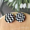 Clásico irregular a cuadros blanco y negro geométrico cuadrado redondo corazón accesorios acrílicos diy aretes de botón al por mayor
