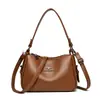 Bolsa de Mão da Moda Nova Bolsa de Ombro Único Feminina Versátil para o Trabalho Transversal Moda Temperamento Couro Macio Grande Capacidade Bolsa para Mãe de Meia-idade