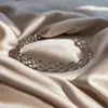 Pulseira Aberta Tendência Europeia e Americana Elegante em Aço Inoxidável com Coração Vazado Criativa Simples em Formato de C Coração de Pêssego para Mulheres