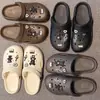 Zuecos cerrados para mujer para uso en casa, pantuflas de verano antideslizantes para baño, de suela suave, ligeros, se pueden usar afuera, pantuflas para hombre