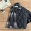 Jaqueta Acolchoada Infantil Falsa Duas Peças Casaco de Inverno para Meninas e Meninos Jaqueta de Baseball Casaco Infantil com Gola de Lapela Moderna