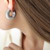 Joyería Nicho Retro Personalizada Francesa Lujo Accesible Diseño de Textura Geométrica Aretes Acero Titanio Chapado en Oro Aretes en Forma de U para Mujer