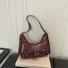 2026 Nuevo Bolso de Axila Estilo Motociclista Dulce y Fresco Moda para Mujer Bolso de Media Luna con Remaches para Viajar Bolso de Hombro Cruzado