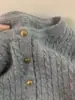 Cárdigan de punto grueso estilo europeo minimalista con trenzas, cuello redondo para mujer, versátil para otoño e invierno, estilo perezoso, suéter suave con botones dorados