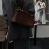 Bolso de Axila de Terciopelo de Piel de Ciervo para Mujer 2025 Nuevo Bolso Tote de Gran Capacidad Diseño de Nicho Versátil para Viajar Bolso de Hombro
