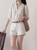 Elegante camisa de lino de manga corta con cuello en V estilo francés para mujer, camisa casual de verano holgada, top fino con estilo 'old money' de clase.