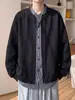 Chaqueta casual de dos piezas para hombre, estilo americano de primavera, sudadera tipo cárdigan de textura con líneas de corte resistentes con diseño de retazos a rayas