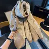Nueva colección de otoño e invierno: Bufanda de cuello cálida, gruesa, moderna y elegante para mujer, con un clásico estampado de pata de gallo, perfecta para el uso diario, en un versátil color caqui