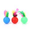 Em estoque atacado cor bola plástica cor brinquedo de gato engraçado bola com guizo oca bola de brinquedo para gato de estimação bola