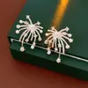 Pendientes de Tuerca Geométricos Estilo Vintage con Aguja Plateada y Diamantes, Pendientes Exquisitos Versátiles con un Toque de Lujo Ligero y Sensación de Alta Gama, Joyería de Diseño de Nicho para Mujer