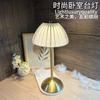 Lámpara de mesa retro de cristal con rayas de calabaza, lámpara de noche para dormitorio, lámpara de escritorio de metal con enchufe táctil, luz de noche de doble propósito, venta al por mayor