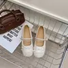 Sapatos Mary Jane estilo coreano para mulheres, novo modelo de outono 2026, sapatilhas planas com laço, delicados e adequados para combinar com saias