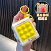 Llavero de juguete de empuje luminoso, juguete antiestrés para inquietos, regalo pequeño, colgante para bolso, llavero divertido para coche, venta al por mayor