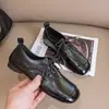 Sapatos Femininos Loafers Flats de Cadarço Renda Preta Nicho Outono 2026 Novos Pares de Fundo Plano Combinam Bem com Saias Estilo Britânico Sapatos Pequenos de Couro