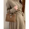 Bolso Pequeño Retro Color Marrón Maillard para Mujer 2026 Nueva Moda Versátil Bolso Cruzado Bolso de Mano para Viajes al Trabajo Bolso Cubo