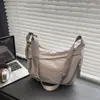 Bolsa transversal popular de tecido Oxford para mulheres deste ano, nova bolsa casual de ombro único para estudantes, aula, trajeto, bolsa bolinho 2026