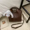 Bolsa Tote Cesta de Legumes de Alto Padrão Estilo Minimalista para Mulheres 2025 Nova Bolsa Casual de Grande Capacidade para o Dia a Dia Bolsa de Balde de Mão