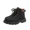 Botas de algodón para niños, nuevo estilo de invierno, botas Martin forradas de polar y engrosadas para niños, botas de cuero de algodón cálidas con suela suave para niñas, venta al por mayor.