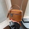 Bolsa Pequeña de Forma Rectangular de Alta Gama Texturizada Transfronteriza para Mujer, Nuevo Bolso de Mano Versátil de Nicho Otoño e Invierno 2026, Bolso Cruzado de Moda