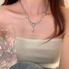 Collar de moda estilo hip hop para mujer, estilo frío, con diseño de nicho de circonita de color de alta calidad y cruz de acero de titanio dulce y fresco.