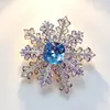 Nuevo Broche de Copo de Nieve de Cobre con Circonita y Micro-Adornos de Moda y Creatividad, Pin de Joyería para Corsage de Ropa de Mujer de Alta Gama y Elegante