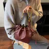 Bolso tipo cubo retro estilo coreano para mujer, nueva colección otoño/invierno 2026, bolso cruzado de moda, bolso de hombro con cadena chic y simple