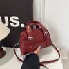 Bolsa de Mão Vintage Feminina 2025 Outono Nova Bolsa de Ombro Texturizada Design Casual Bolsa Transversal Moda Pequena Bolsa Quadrada